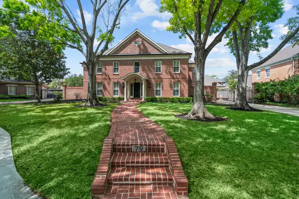 70 Pipers Walk, Sugar Land, TX 77479