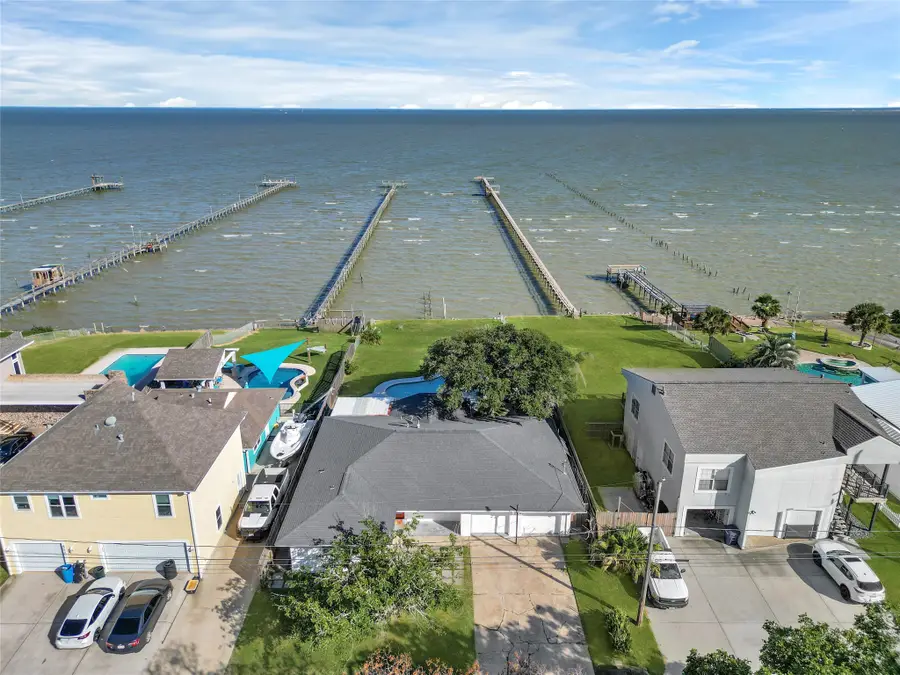 8010 Ocean Drive, Beach City, TX 77523 - #2