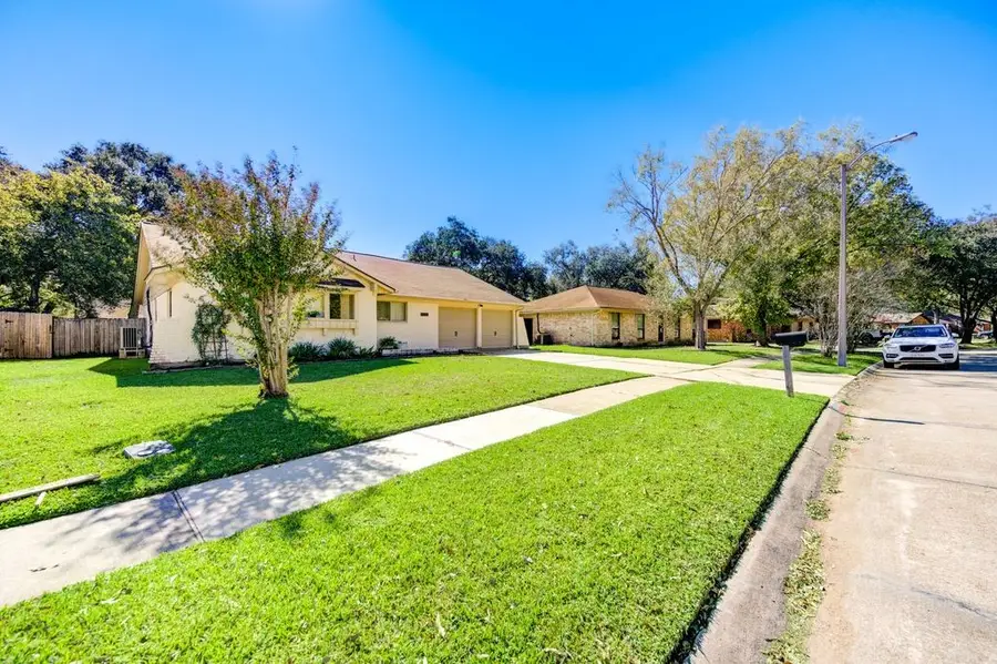 15818 Wandering Trail, Friendswood, TX 77546 - Image #2