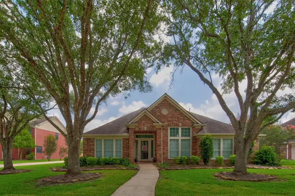 2901 Harvest Hill Drive, Friendswood, TX 77546