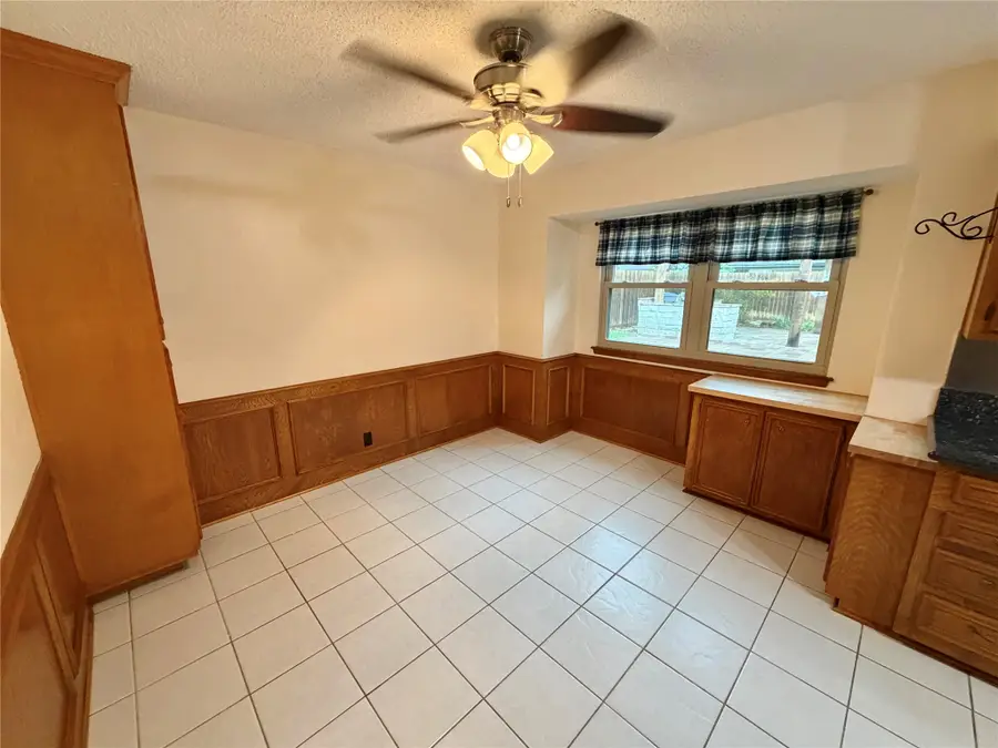 913 Cannan Drive, Angleton, TX 77515 - #3