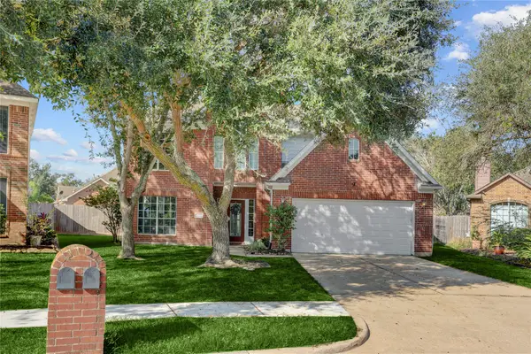 3302 S Bending Oaks Lane, Pearland, TX 77584