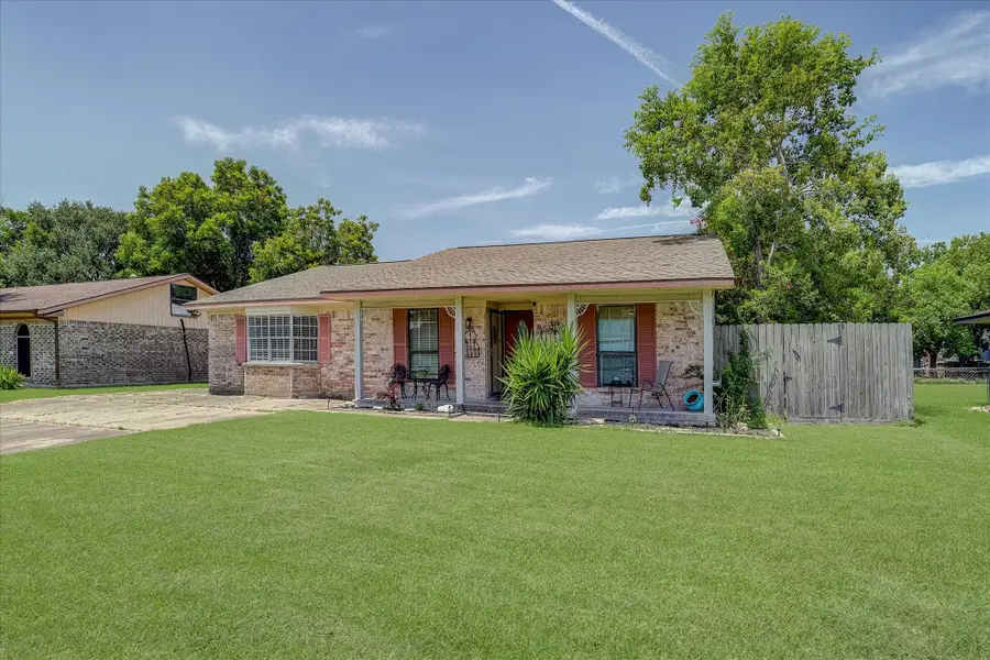 157 Houston Street, Angleton, TX 77515 - #2