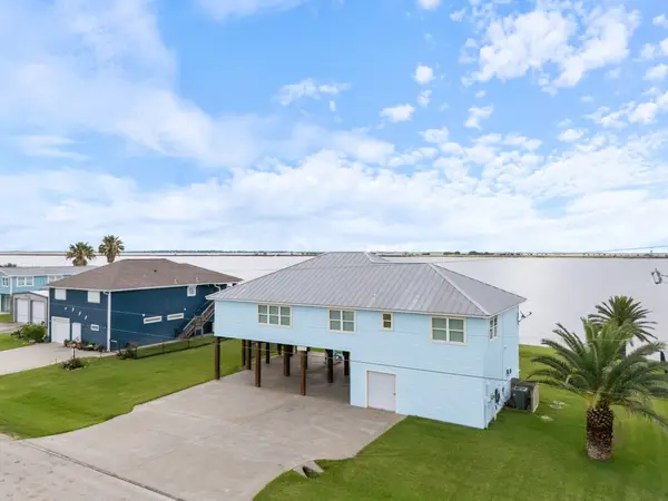 1730 W Bayshore Drive, Palacios, TX 77465