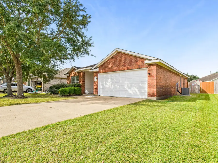 6009 Village Grove Drive, Pearland, TX 77581 - #2