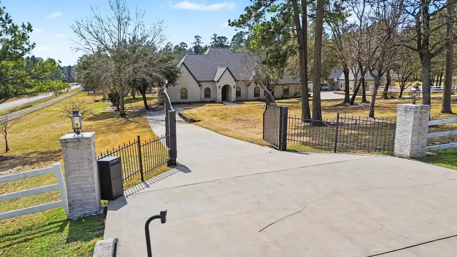 15569 Crown Oaks Drive, Montgomery, TX 77316 - #3