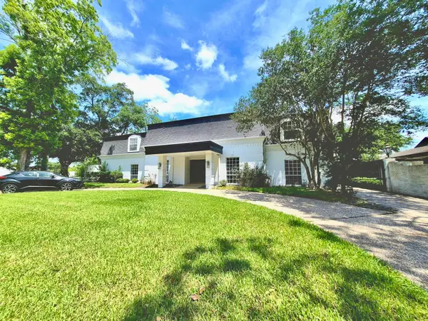 5330 Braesheather Drive, Houston, TX 77096