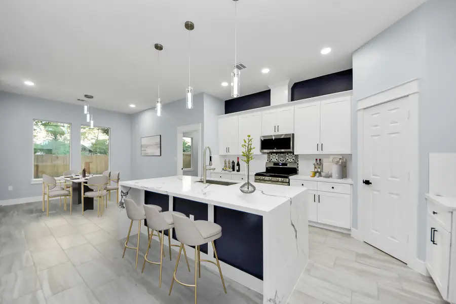 416 S 1st Street, La Porte, TX 77571 - #3