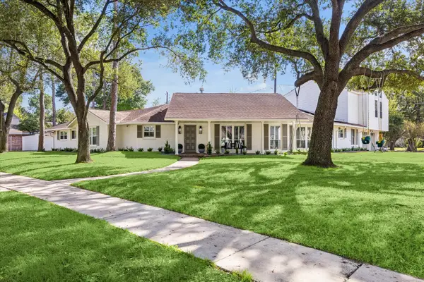 3633 Sun Valley Drive, Houston, TX 77025