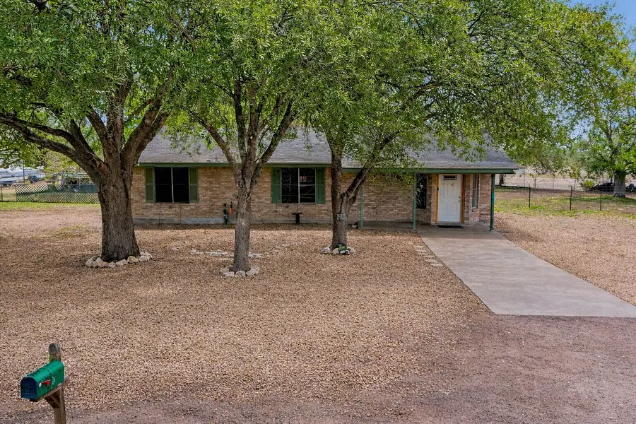 2802 Comanche Street, Beeville, TX 78102 - #2