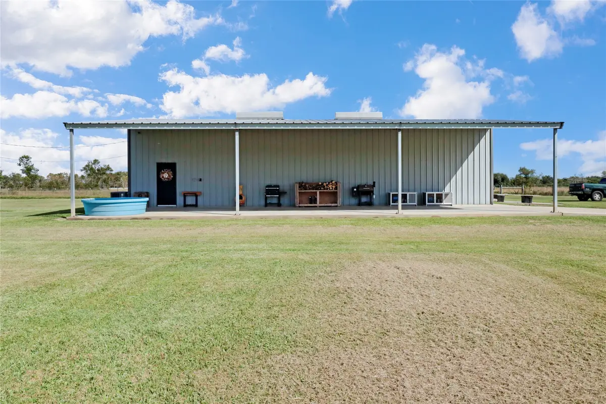 2923 County Road 209, Danbury, TX 77534 - Image #1