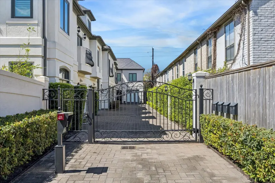 2426 Nantucket Drive #B, Houston, TX 77057 - #2