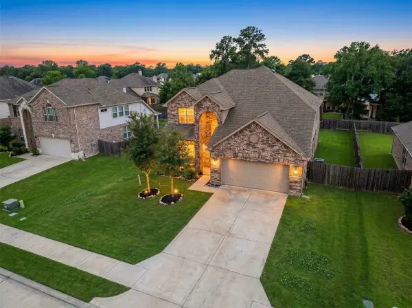662 W Linnwood Drive, Woodbranch, TX 77357
