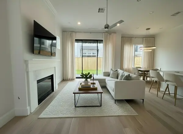 2704 Maxroy Drive, Houston, TX 77007