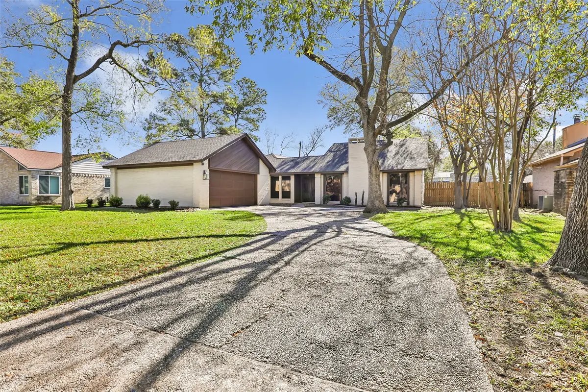 403 Red Bud Lane, Baytown, TX 77520 - Image #1
