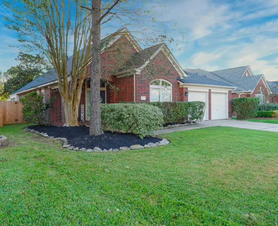 3722 Paigewood Drive, Pearland, TX 77584 - Image #2
