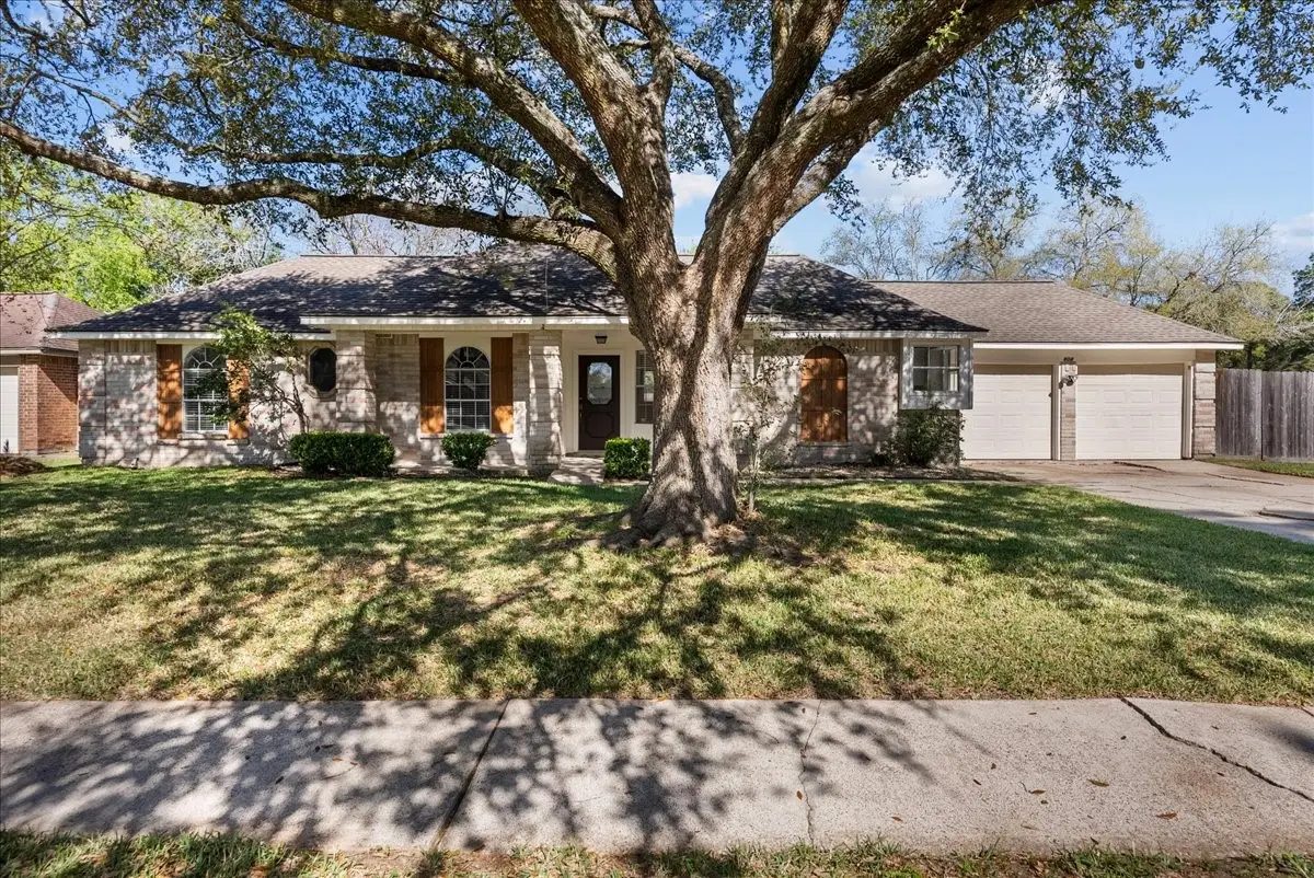 804 Buckingham Drive, Friendswood, TX 77546 - #1