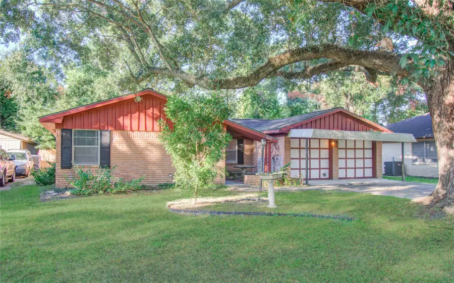 807 Golf Court, Stafford, TX 77477 - Image #3