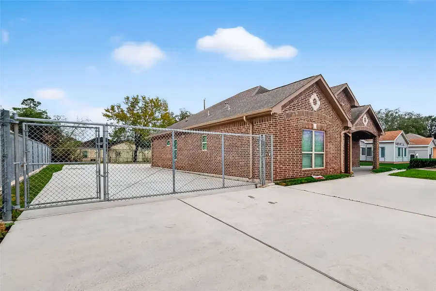 213 W Jackson Avenue, Pasadena, TX 77506 - #2