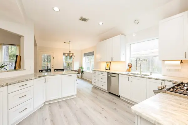 34 S Hawthorne Hollow Circle, The Woodlands, TX 77384