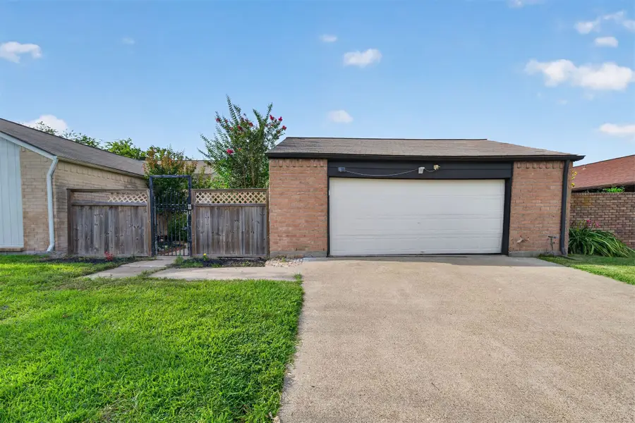 6 Quailwood Drive, Baytown, TX 77521 - #3