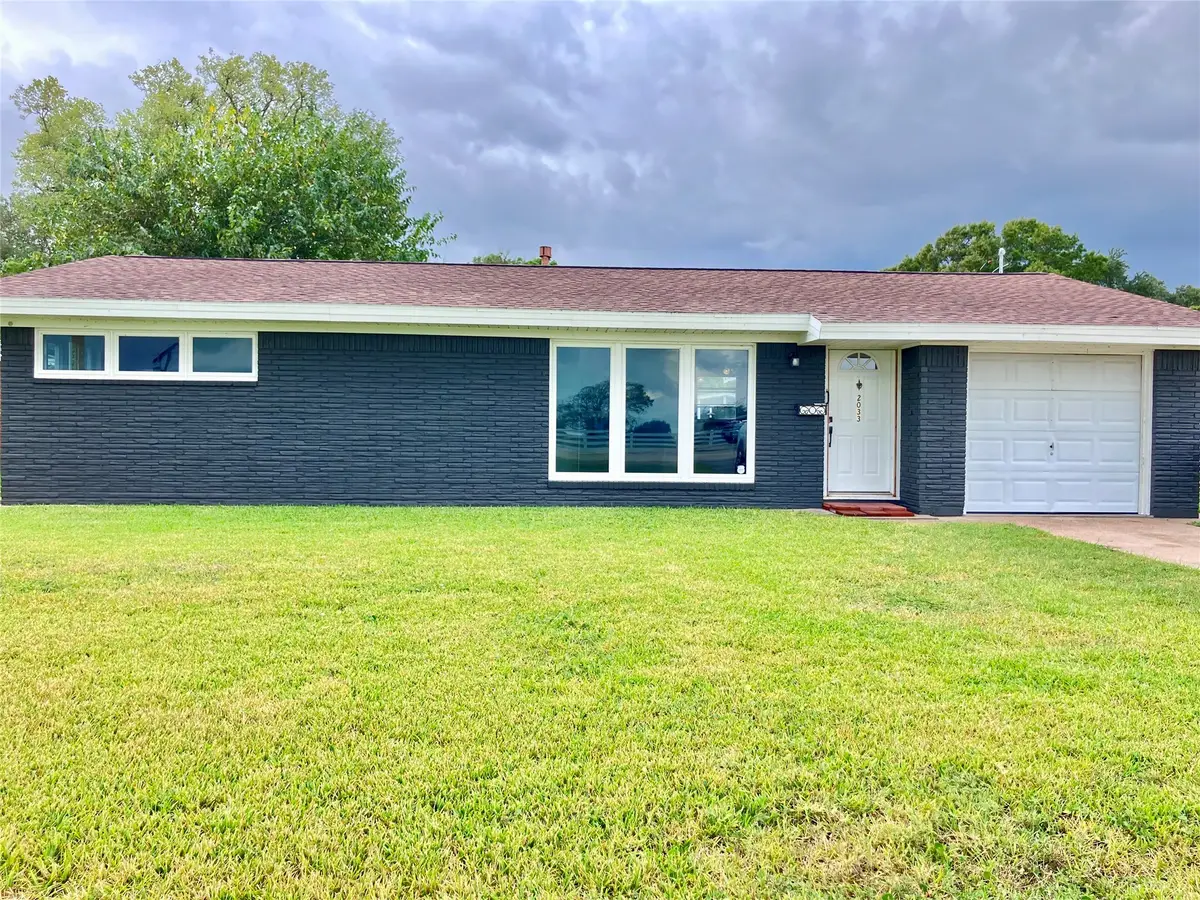 2033 Bay Street N, Texas City, TX 77590 - Image #1