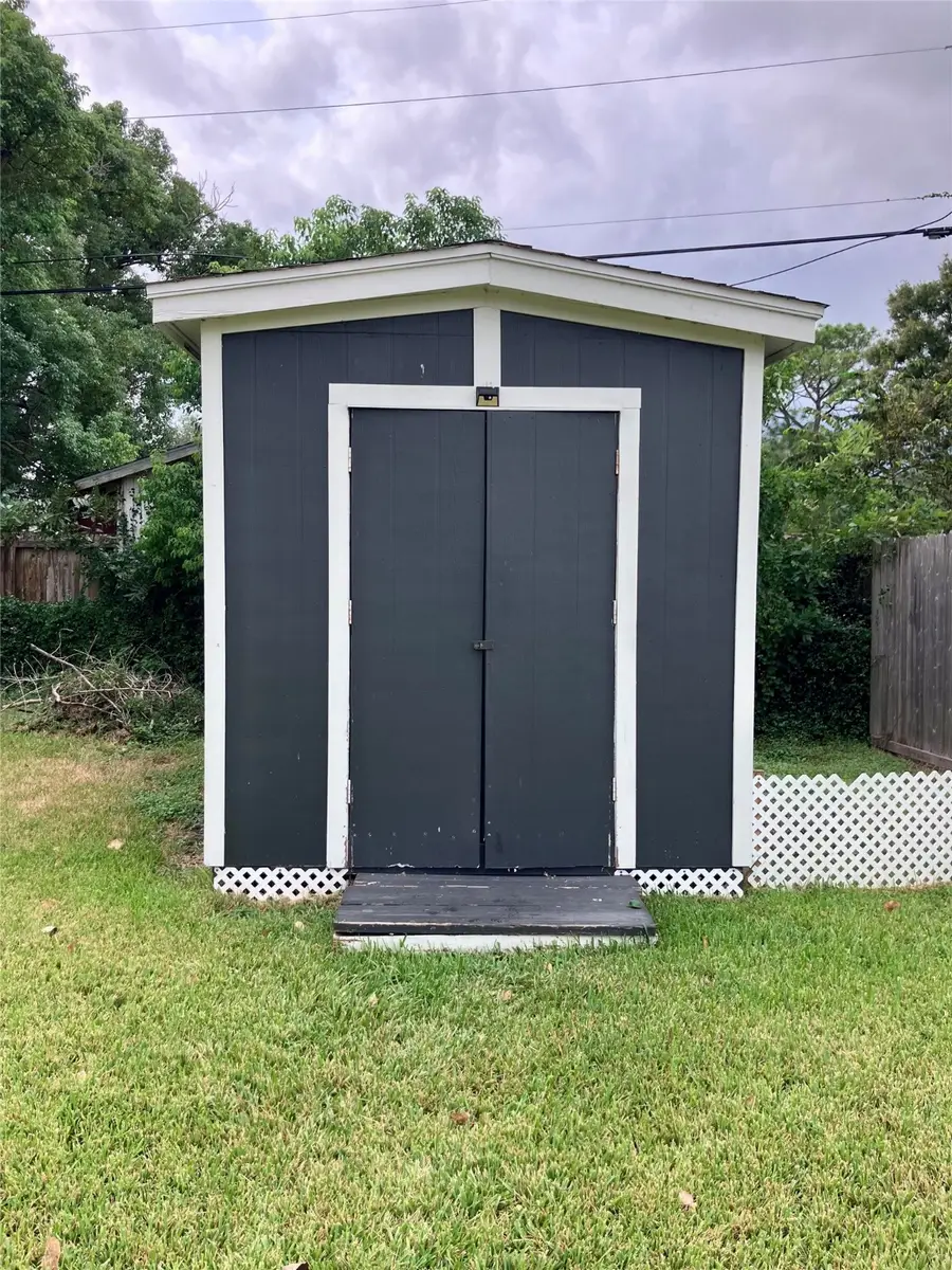 2033 Bay Street N, Texas City, TX 77590 - Image #3