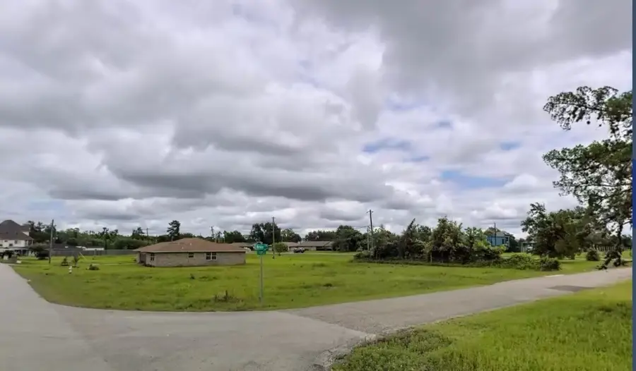 527 S Burnett Drive, Baytown, TX 77520 - #2