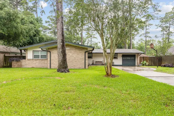 1034 Royal Oak Drive, Dickinson, TX 77539