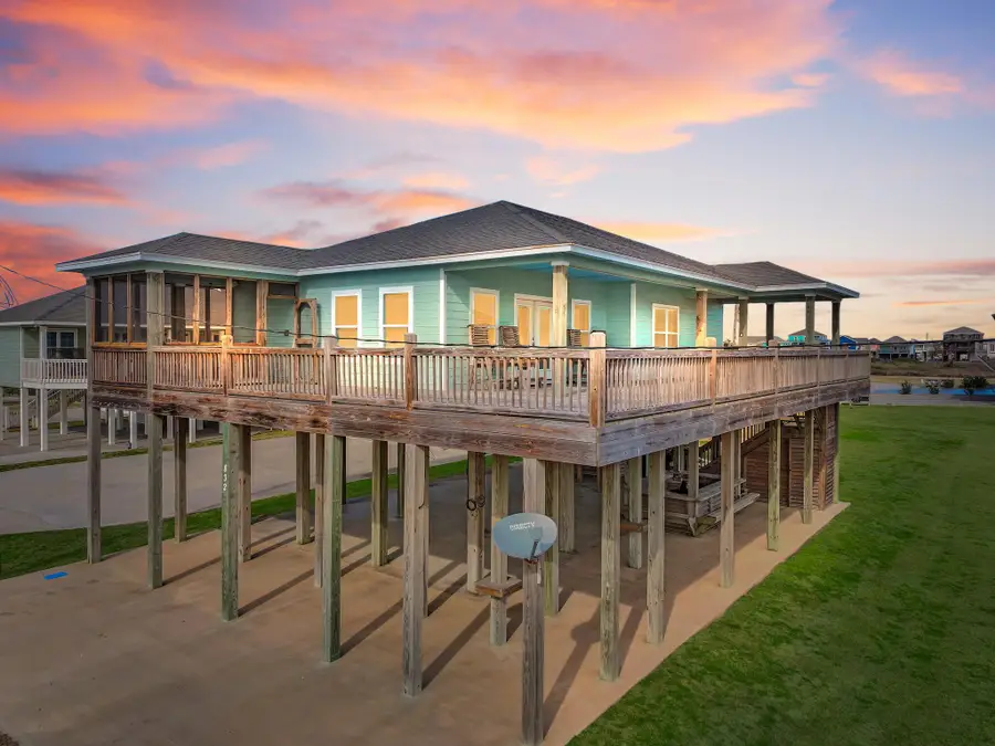 832 S East Road, Crystal Beach, TX 77650 - #3