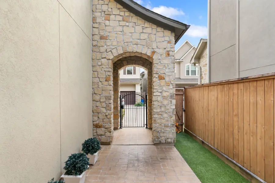 8201 Cabernet Lane, Houston, TX 77055 - Image #2