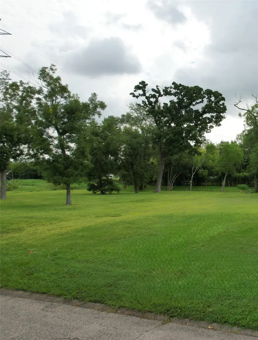 001 Willowgrove Drive, Houston, TX 77035 - Image #3
