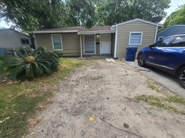 1521 4th Avenue N, Texas City, TX 77590