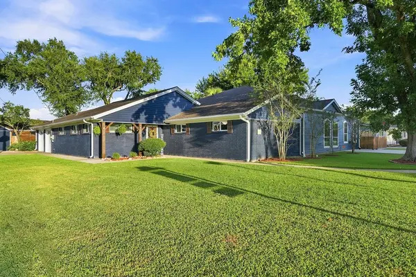 5701 Melody Lane, Dickinson, TX 77539