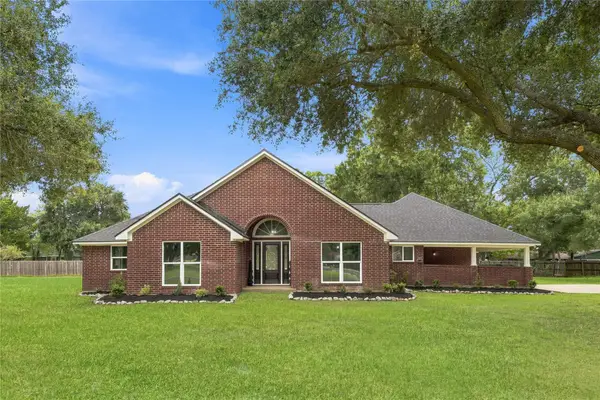 1002 Ransom Street, Anahuac, TX 77514