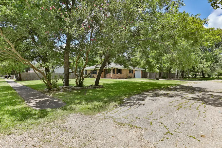 500 Smith Street, Clute, TX 77531 - #2