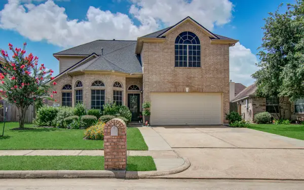 206 Boxwood Drive, Baytown, TX 77520