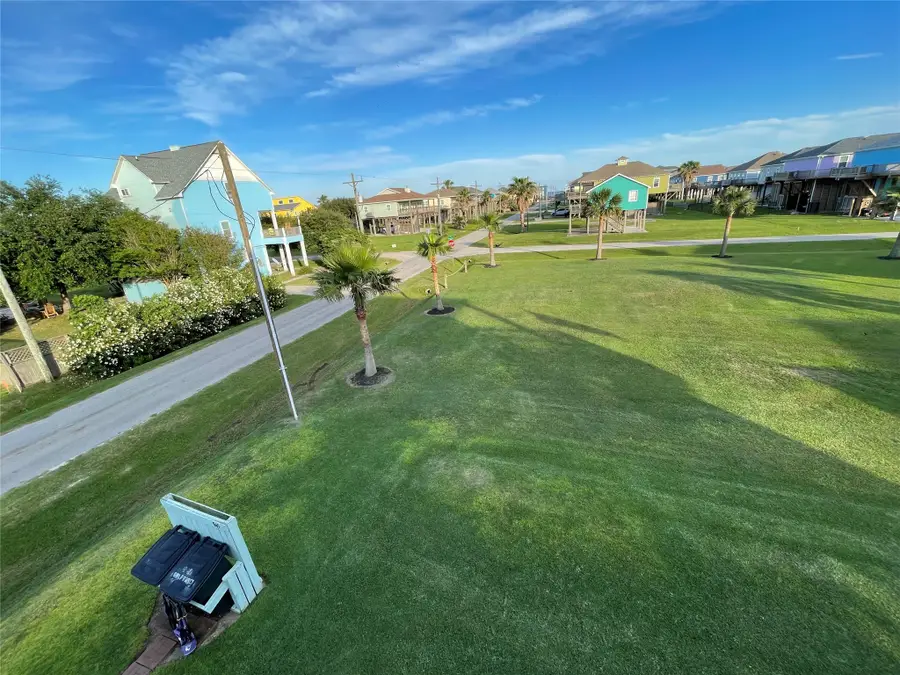 943 Gulfview Road, Crystal Beach, TX 77650 - #3