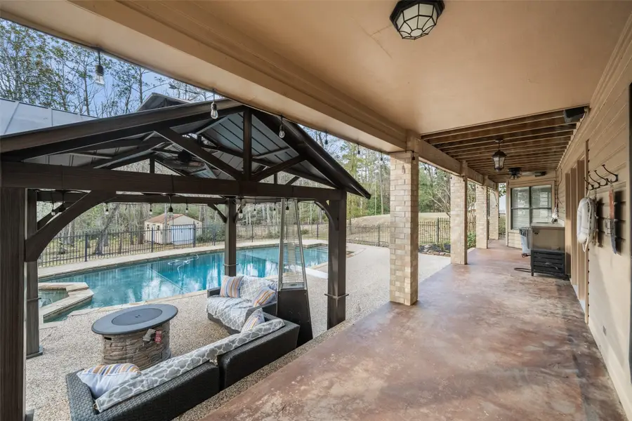 6 Highland Hollow Drive, Conroe, TX 77304 - Image #3