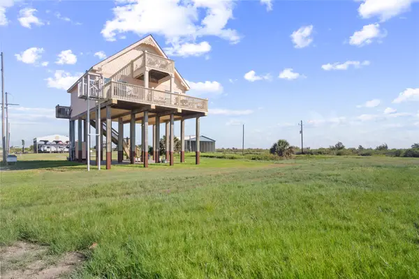 1044 Waco Road, Gilchrist, TX 77617