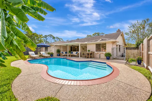 16019 Stonehaven Drive, Houston, TX 77059