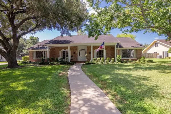 203 Whispering Creek Street, Victoria, TX 77904