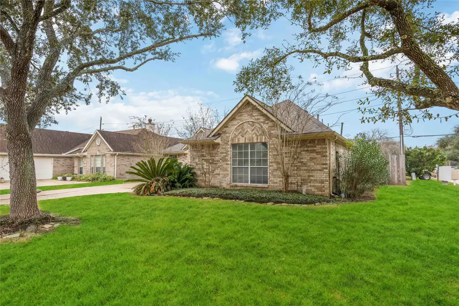 902 W Palmcrest Court, Pearland, TX 77584 - Image #2