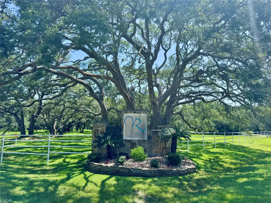 3 Center Tree Drive Drive, Palacios, TX 77465 - #2