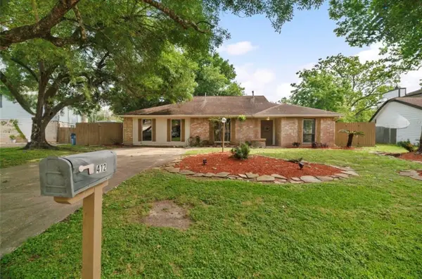 412 Westwood Drive, Friendswood, TX 77546