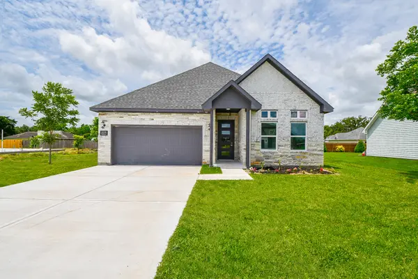 209 Silverleaf Road, Sweeny, TX 77480