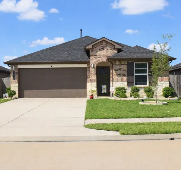 5030 Pine Haven Lane, Fresno, TX 77545