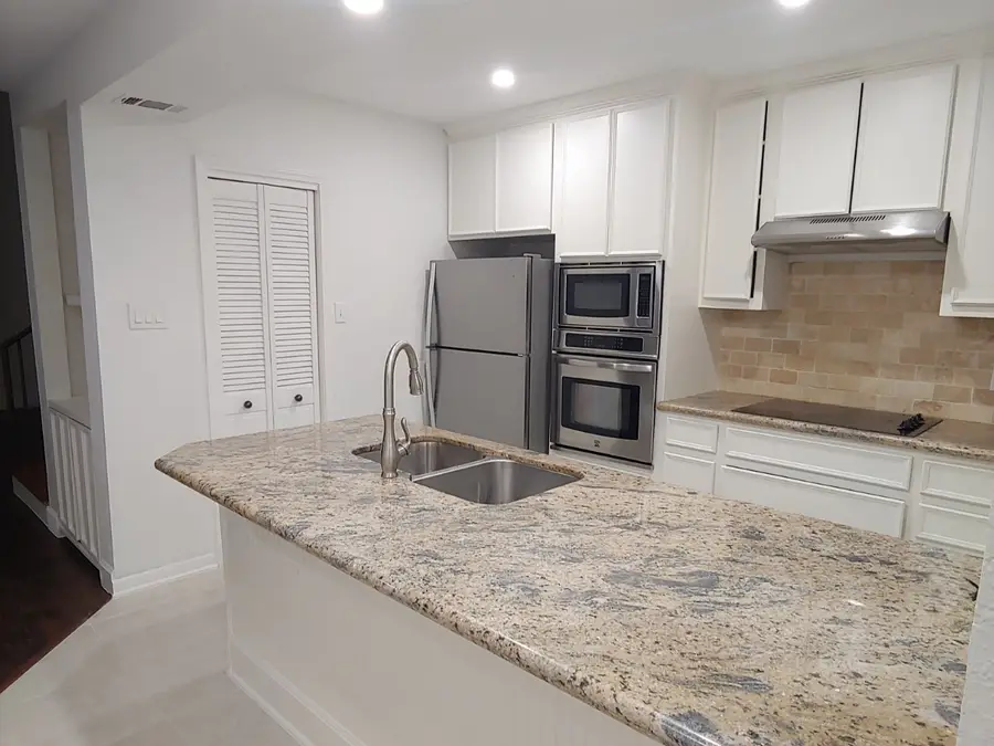 902 Memorial Village Drive, Houston, TX 77024 - #2