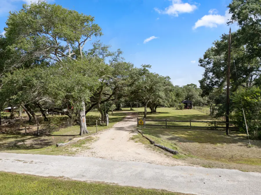 346 Private Road 821, Blessing, TX 77419 - #2