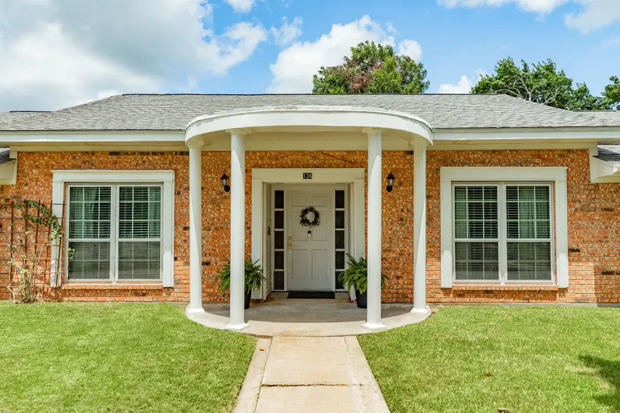 136 Tamarisk Trail, Lake Jackson, TX 77566 - #2